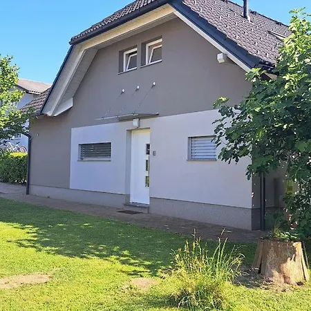 House With A Big Garden, Picnic Area, Two Terraces 别墅 *